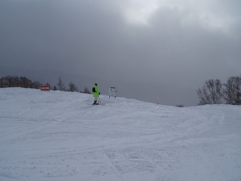 前日からの雪で滑りやすい状況