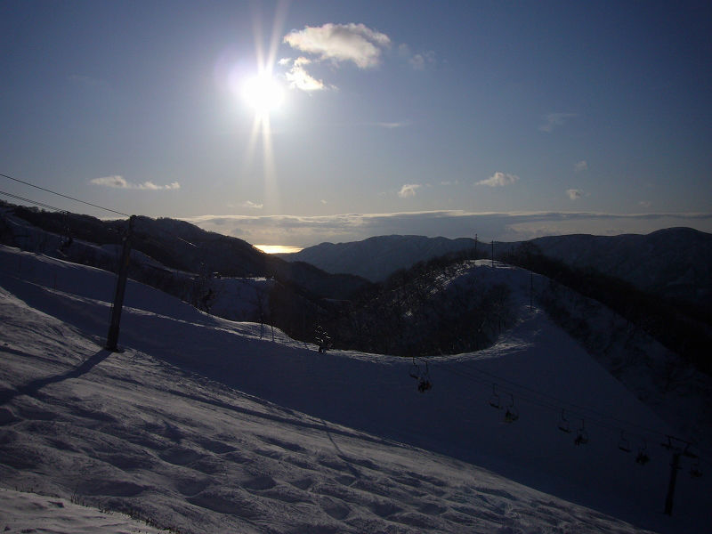 奥伊吹スキー場～夕日で光る琵琶湖