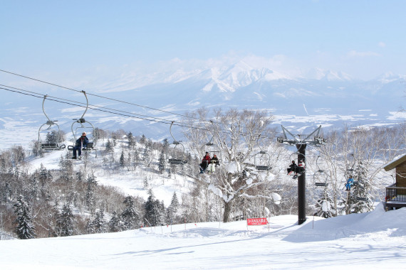 富良野スキー場で使えるクーポン一覧｜スキー・スノボの電子クーポン ダレモ【ゲレンデ】