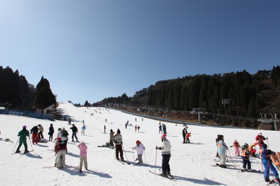 六甲山スノーパークで使えるクーポン一覧｜スキー・スノボの電子クーポン ダレモ【ゲレンデ】