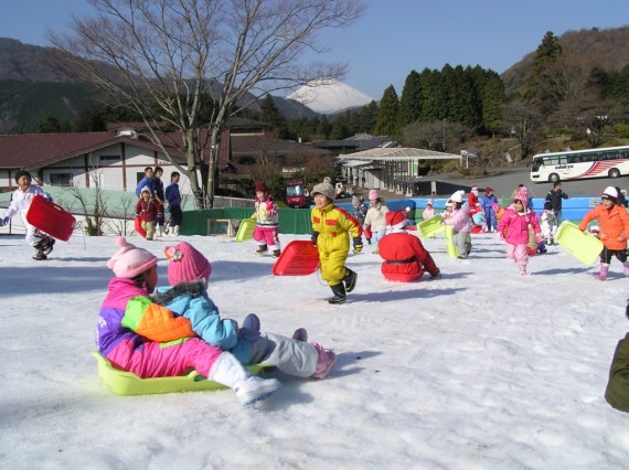 箱根園 雪そり広場で使えるクーポン一覧｜スキー・スノボの電子クーポン ダレモ【ゲレンデ】