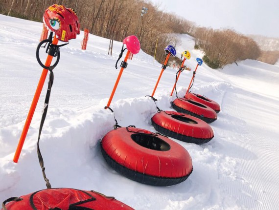 カルルス温泉 サンライバスキー場で使えるクーポン一覧|スキー・スノボの電子クーポン ダレモ【ゲレンデ】