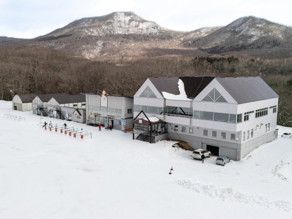 カルルス温泉　サンライバスキー場で使えるクーポン一覧｜スキー・スノボの電子クーポン ダレモ【ゲレンデ】