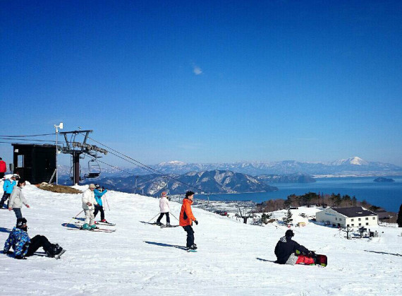箱館山スキー場で使えるクーポン一覧｜スキー・スノボの電子クーポン ダレモ【ゲレンデ】