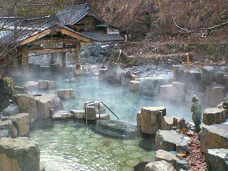 付近に温泉施設に恵まれたスキー場
